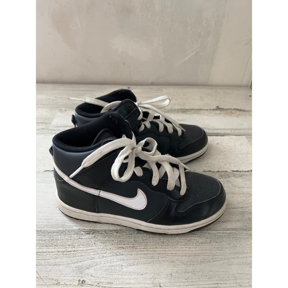 Nike DH9753-001 children’s black and white lace-up high tops - Picture 2 of 5